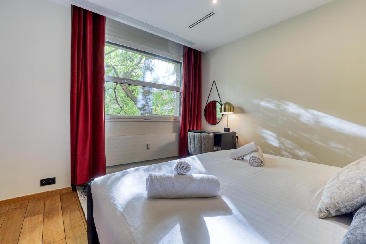 Montaigne Executive Suite Paris Bagian luar foto